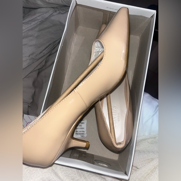 FLASH SALE Size 7 Nude Pointed Heels ✨ 2 inches - Picture 2 of 5